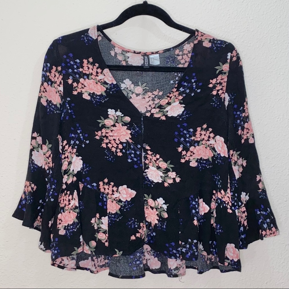 Divided Ladies V-neck Button-Up Floral Top, Size 6